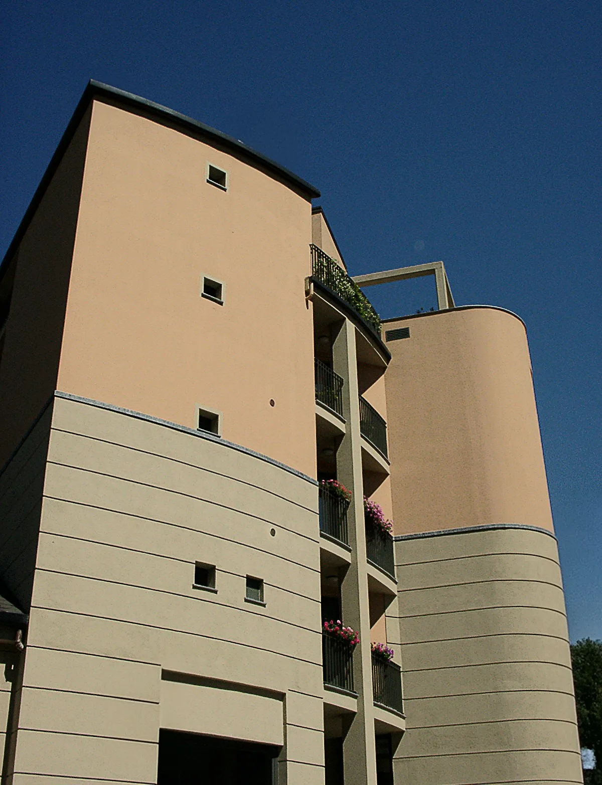 Houses with offices in Lecco